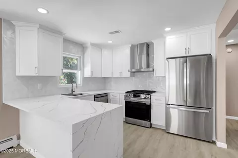 30 Zeeland Dr, Toms River, NJ 08757