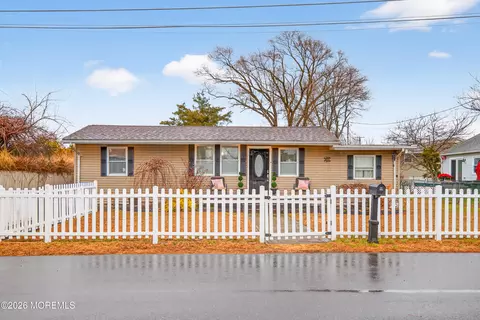 655 Ellicott Ave, Toms River, NJ 08753