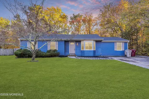 20 Jeanette St, Bayville, NJ 08721