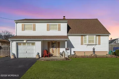 3 Chapman Ter, Middletown, NJ 07748