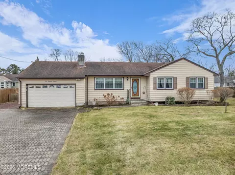 511 Robinhood Rd, Brick, NJ 08724