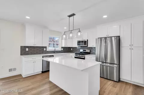 521 Beach Ave, Beachwood, NJ 08722