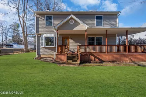 151 Magnolia Ln, Middletown, NJ 07748