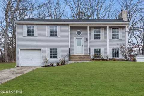 151 Shenandoah Blvd, Toms River, NJ 08753