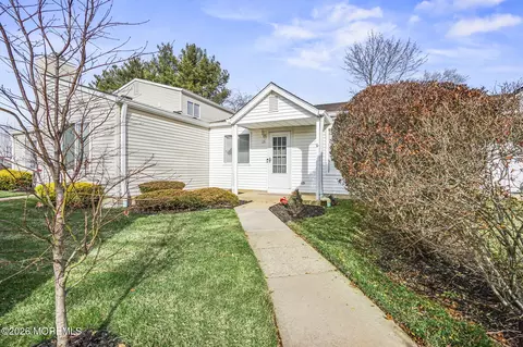 15 Greenwood Dr, Freehold, NJ 07728