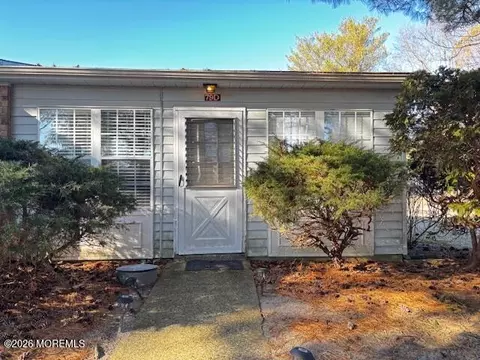 79 Cambridge Cir # D, Manchester, NJ 08759
