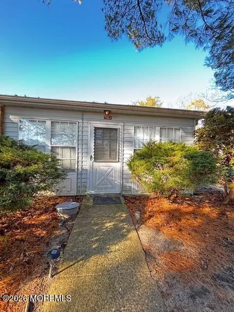 79 Cambridge Cir # D, Manchester, NJ 08759