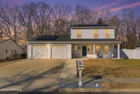16 Snowdrift Ln, Howell, NJ 07731