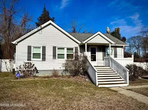 15 Buckley Ln, Bayville, NJ 08721