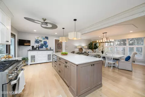 1 E Point Rd, Lincroft, NJ 07738