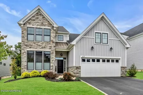 67 Sofia Dr, Manalapan, NJ 07726