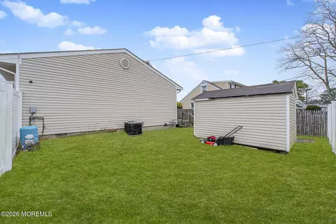 Exterior - 237 Pine Tree Dr, Brick, NJ 08723 photo 4 of 4
