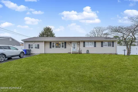 237 Pine Tree Dr, Brick, NJ 08723