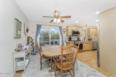 Dining - 237 Pine Tree Dr, Brick, NJ 08723 photo 3 of 3