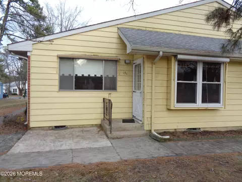 13 C Lexington Dr, Whiting, NJ 08759