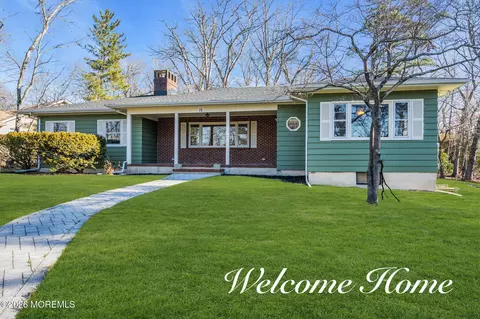 15 Lexington Ave, Toms River, NJ 08753