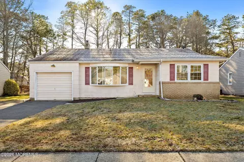 52 Castleton Dr, Toms River, NJ 08757