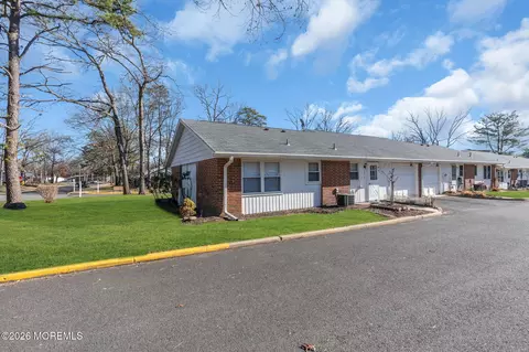 493 Portsmouth Dr #D, Lakewood, NJ 08701