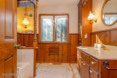 Bath - 77 Monument Rd NE, Pine Beach, NJ 08741 photo 1 of 2