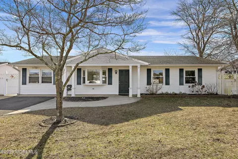 5 Fresno St, Barnegat, NJ 08005