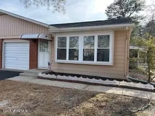 10 B Lexington Dr, Manchester, NJ 08759