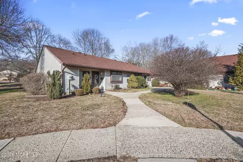 143 Cross Slope Ct #B, Manalapan, NJ 07726