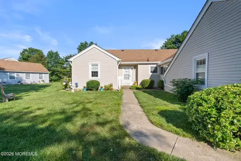 82 Parkway Dr #B, Freehold, NJ 07728