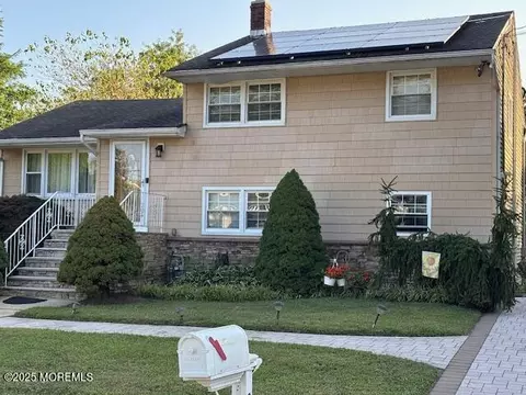 3 Manor Dr, Neptune City, NJ 07753