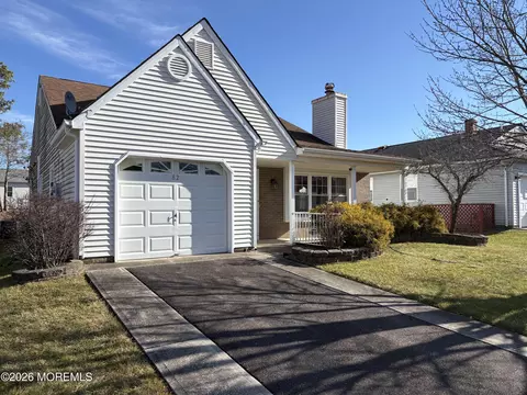 82 Trent Dr, Toms River, NJ 08757