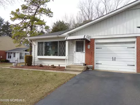 1 A Mohican Ln, Whiting, NJ 08759
