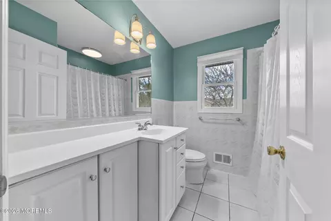 Bath - 101 Havens Dr, Brick, NJ 08723 photo 2 of 3