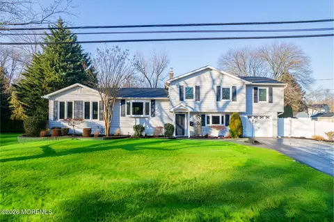 132 Apple Blossom Ln, Middletown, NJ 07748