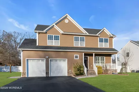 4 Conor Ct, Bayville, NJ 08721