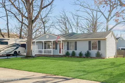 301 Chestnut Dr, Lanoka Harbor, NJ 08734