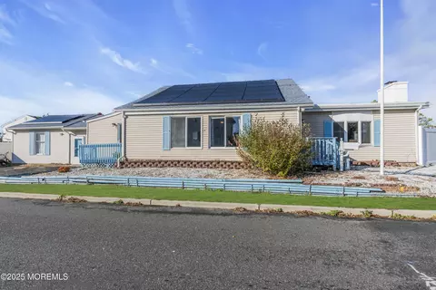 934 7th St, Union Beach, NJ 07735