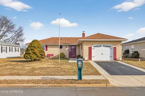 211 Bonaire Dr, Toms River, NJ 08757