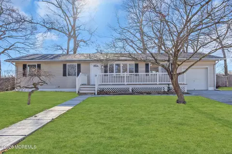 34 Dockage Rd, Bayville, NJ 08721