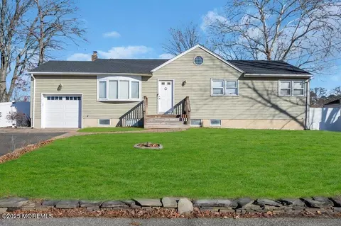 49 Stratford Dr, Brick, NJ 08724