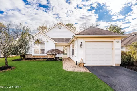 23 Pine Hollow Ln, Lakewood, NJ 08701