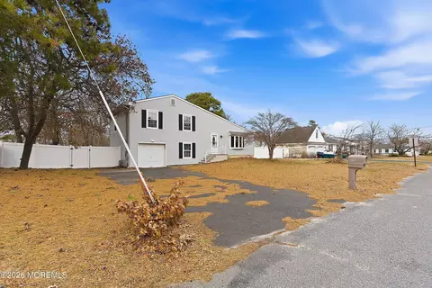 725 Birmingham Ave, Toms River, NJ 08757