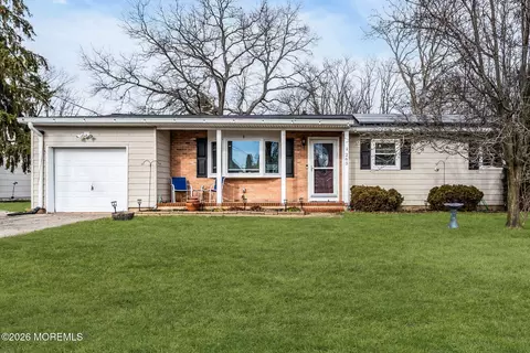 265 Vermont Dr, Brick, NJ 08723