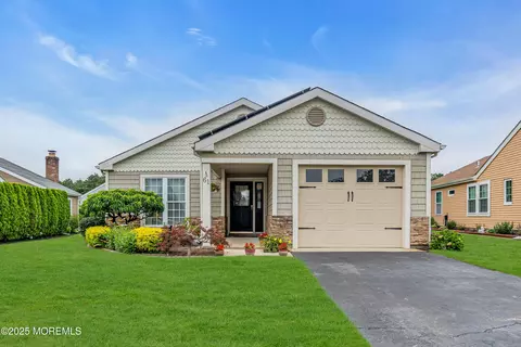 61 Mansfield Ave, Manchester, NJ 08759