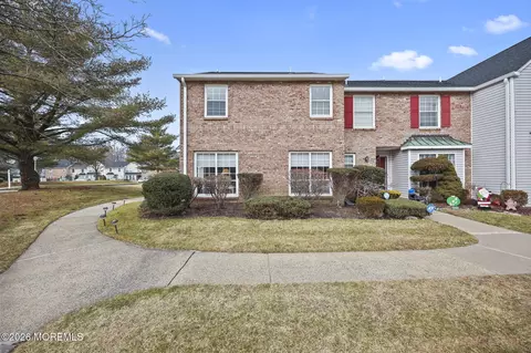 28 Vassar Pl, Morganville, NJ 07751