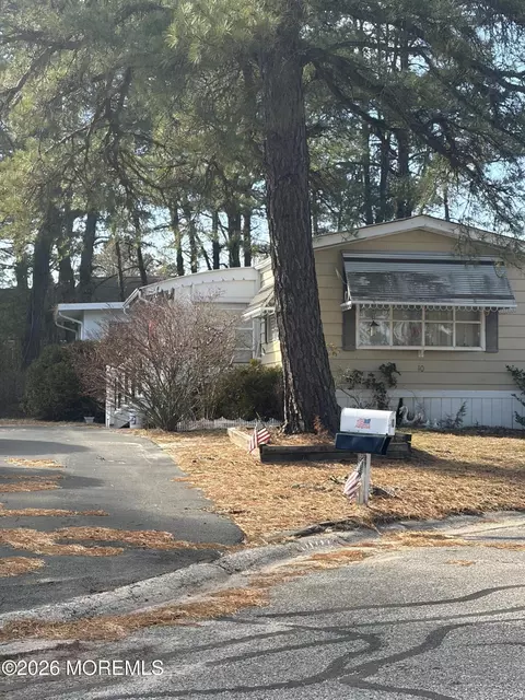 10 Seagull Ct, Whiting, NJ 08759