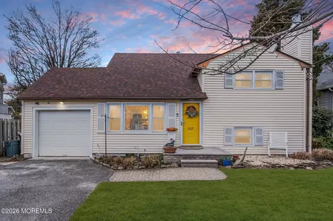 1129 Roe Ave, Point Pleasant, NJ 08742