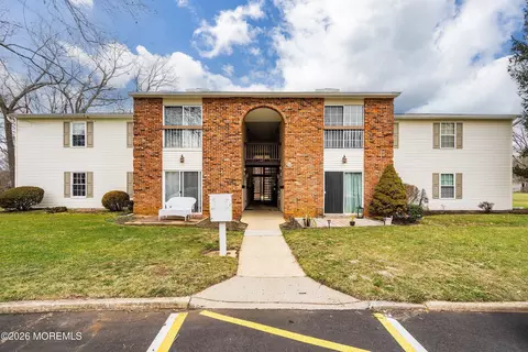 8 Seattle Ct # -2, Freehold, NJ 07728