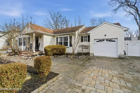 7 Shelli Ter, Barnegat, NJ 08005