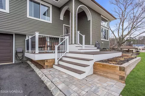 7 Apache Dr, Toms River, NJ 08753