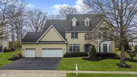 15 Cornwallis Ct, Manalapan, NJ 07726