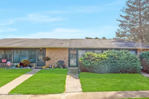 20 Yorkshire Ct #E, Manchester, NJ 08759